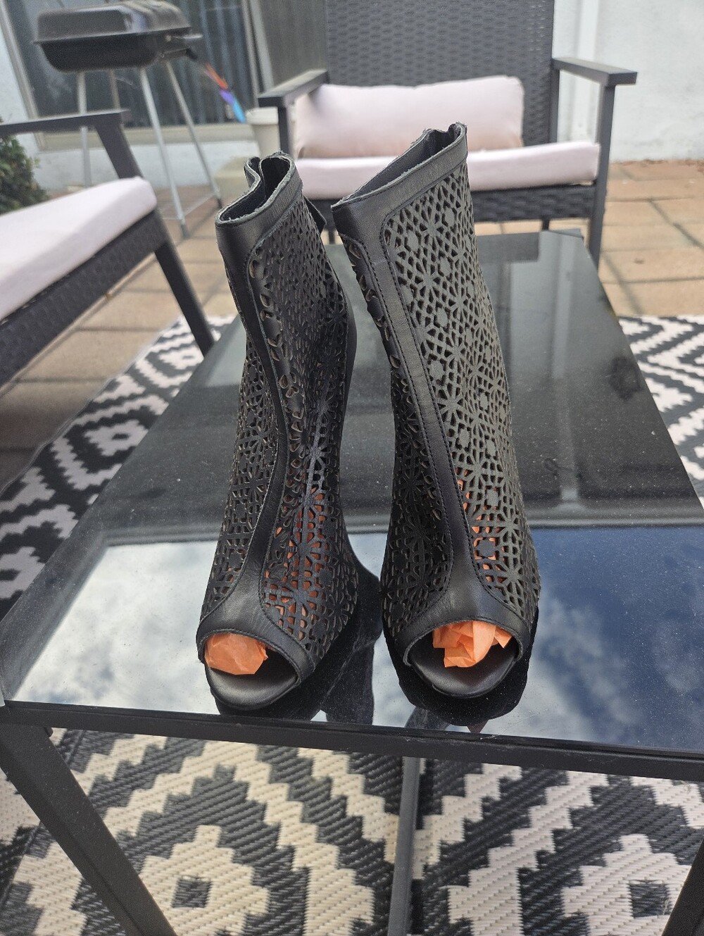 Badgley Mischka Black Laser-Cut Peep-Toe Booties - 8M. Women Shoes